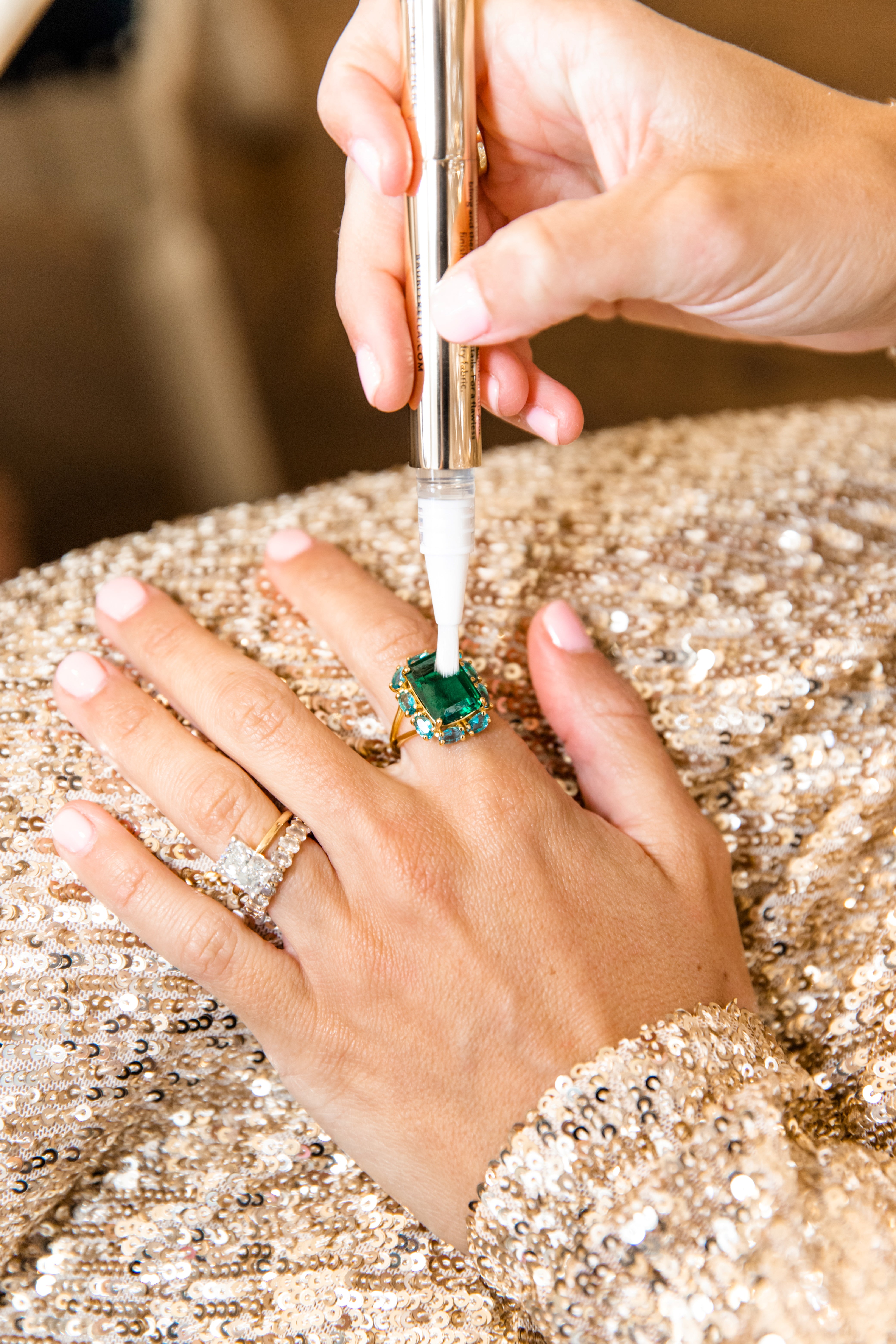 Bling Brush® On-the-Go Jewelry Cleaner – Baublerella